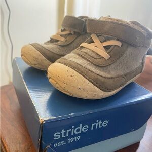 EUC Stride Rite Sneakers